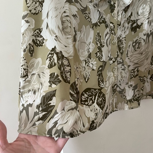 T Tahari Floral Ruffle Blouse - Olive and White Women’s Size Medium - Picture 10 of 16